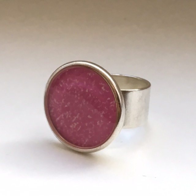 Resin Jewellery Tuesday: Simple Magenta Ring with ICE Resin